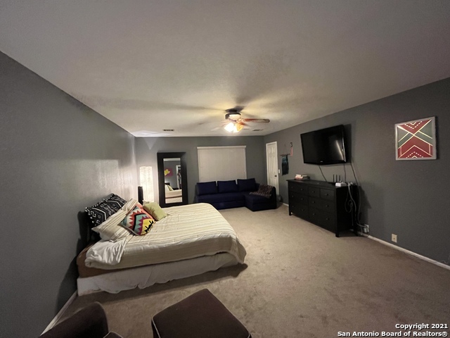 Image 19 of 28 For 15710 Robin View