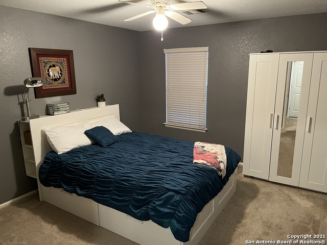 Image 21 of 28 For 15710 Robin View