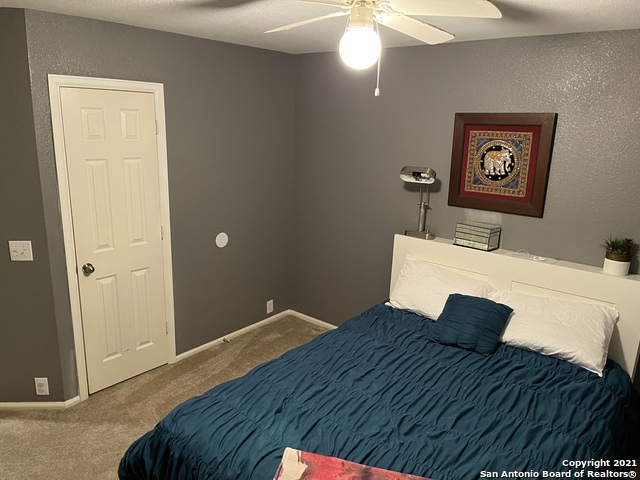 Image 22 of 28 For 15710 Robin View