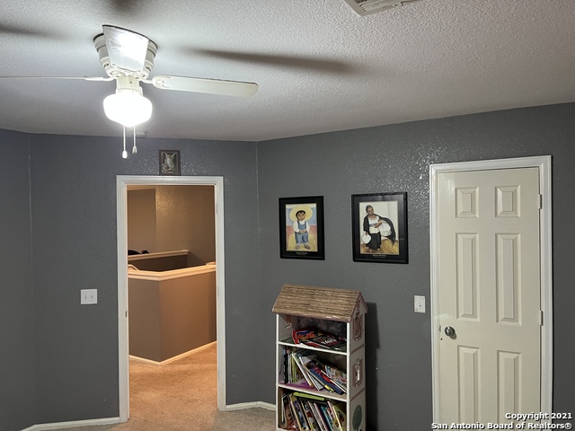 Image 23 of 28 For 15710 Robin View