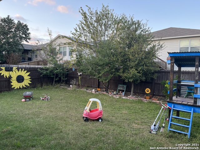 Image 26 of 28 For 15710 Robin View