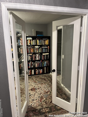 Image 4 of 28 For 15710 Robin View