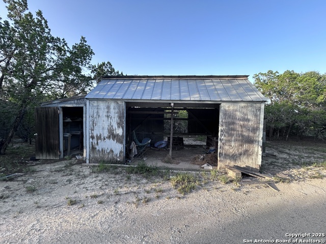 Details for 320 Frontier Ln, Bandera, TX 78003