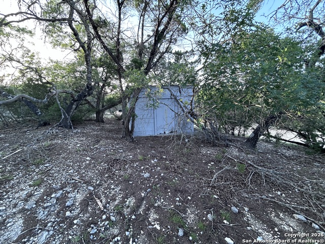 Listing photo id 9 for 320 Frontier Ln