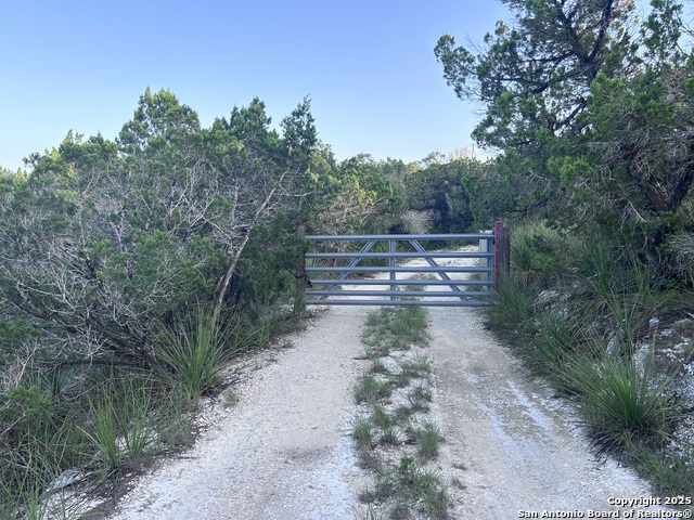 Listing photo id 2 for 320 Frontier Ln