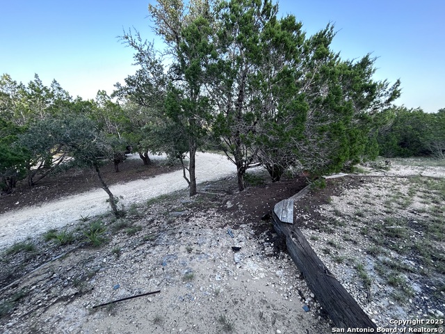 Listing photo id 3 for 320 Frontier Ln