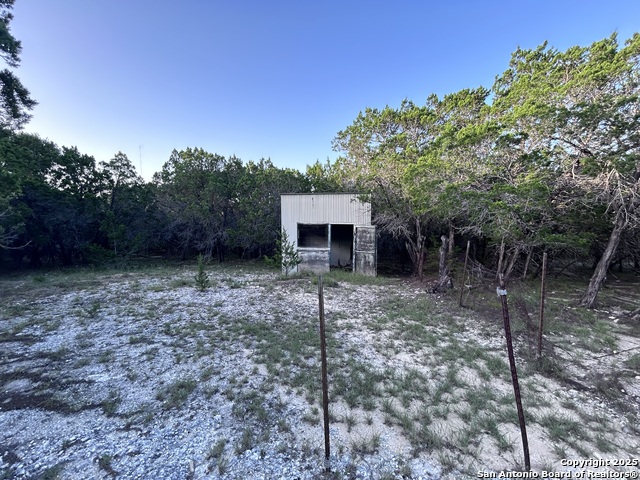 Listing photo id 4 for 320 Frontier Ln