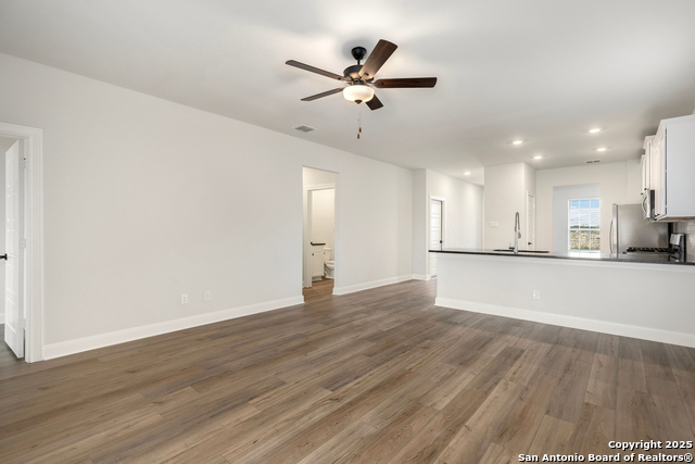 Listing photo id 3 for 9418 Nubuck Branch