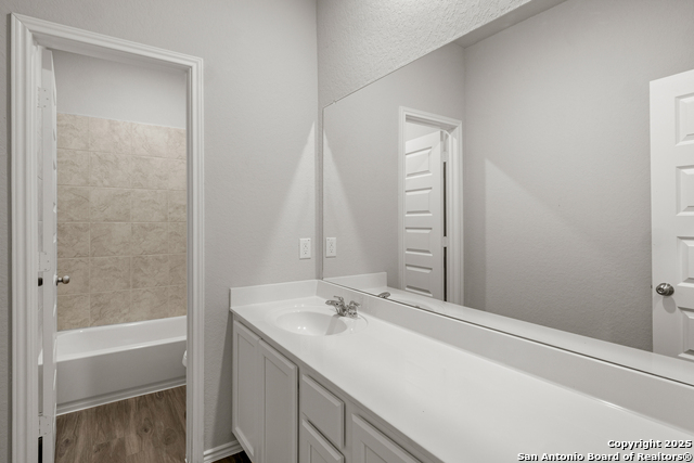 Image 11 of 14 For 3934 Somerset Shade
