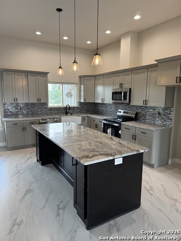 Listing photo id 2 for 61 Friendship Hills