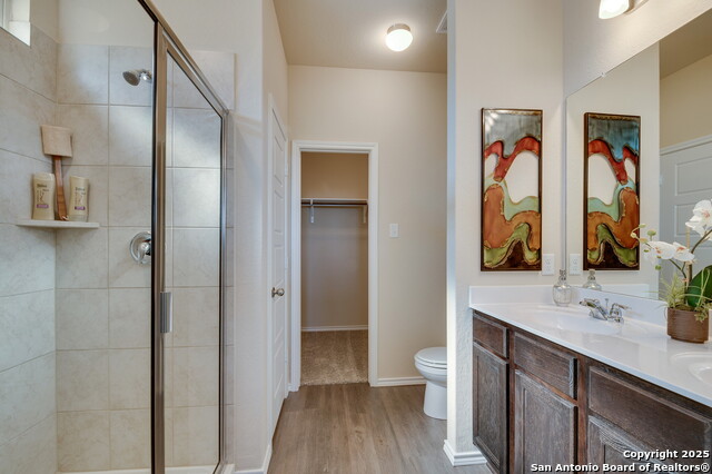 Listing photo id 10 for 3926 Somerset Shade