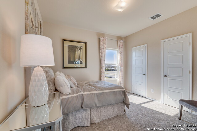 Listing photo id 14 for 3926 Somerset Shade