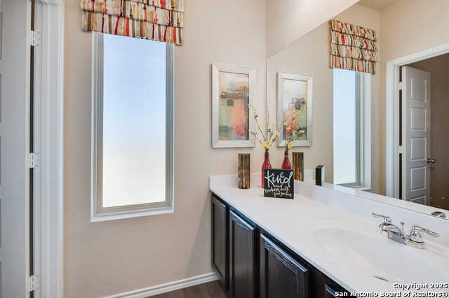 Listing photo id 15 for 3926 Somerset Shade