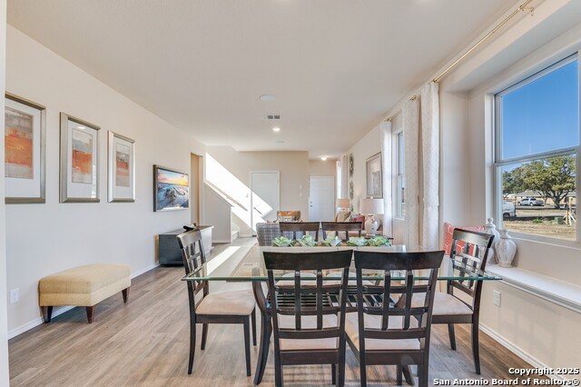 Listing photo id 6 for 3926 Somerset Shade