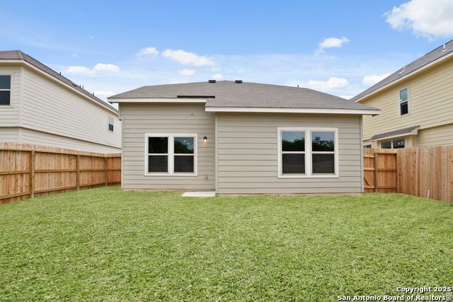 Listing photo id 8 for 3930 Somerset Shade