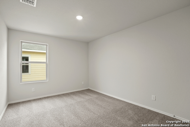 Listing photo id 9 for 3930 Somerset Shade