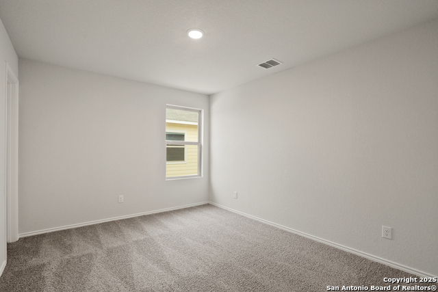 Listing photo id 11 for 3930 Somerset Shade
