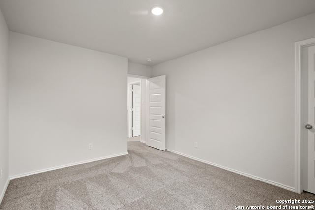 Listing photo id 12 for 3930 Somerset Shade