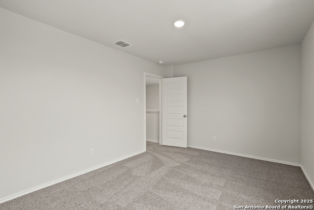 Listing photo id 13 for 3930 Somerset Shade