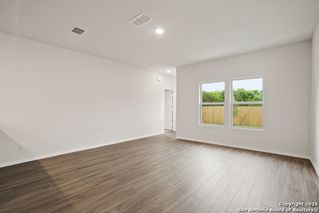 Listing photo id 1 for 3930 Somerset Shade