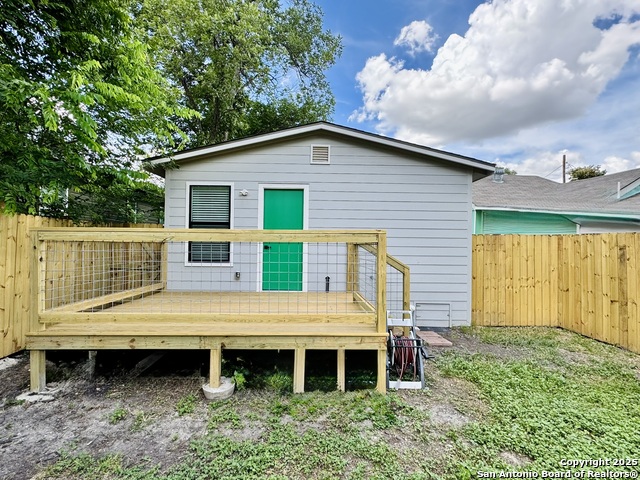 Listing photo id 19 for 1222 Mason St.