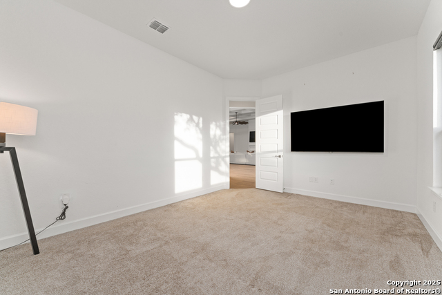 Listing photo id 17 for 430 James Way