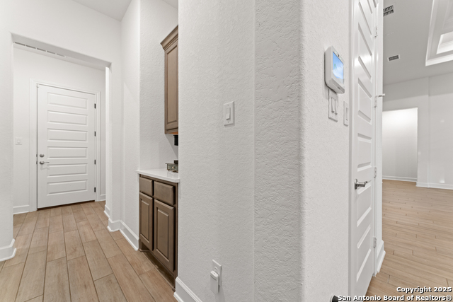 Listing photo id 25 for 430 James Way