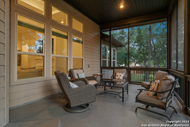 Listing photo id 26 for 430 James Way