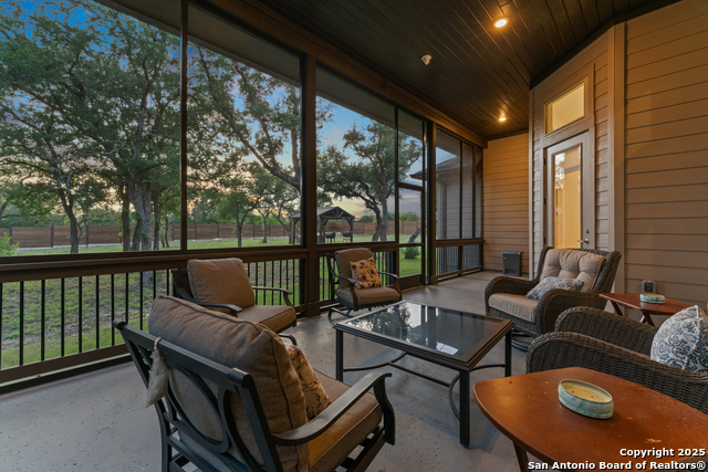 Listing photo id 27 for 430 James Way