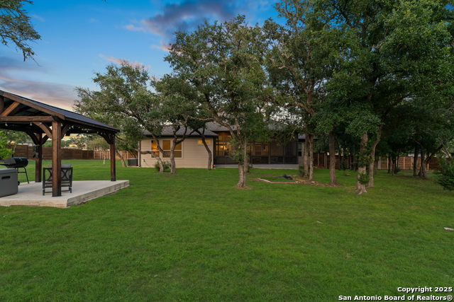Listing photo id 30 for 430 James Way