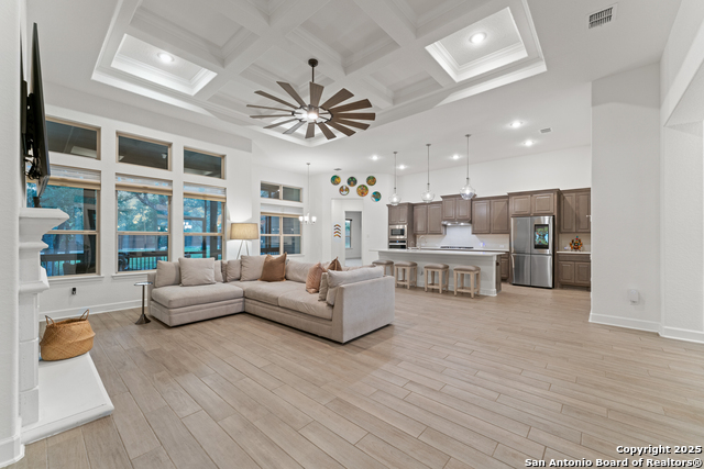 Listing photo id 5 for 430 James Way