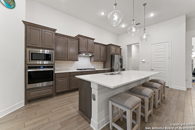 Listing photo id 7 for 430 James Way
