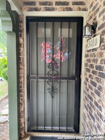 Image 2 of 29 For 5010 Arbor Ridge Dr