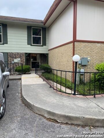 Image 3 of 29 For 5010 Arbor Ridge Dr