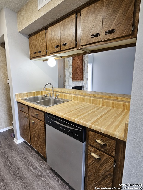 Listing photo id 3 for 3843 Barrington Dr 262