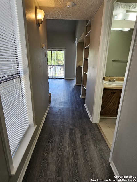 Listing photo id 7 for 3843 Barrington Dr 262