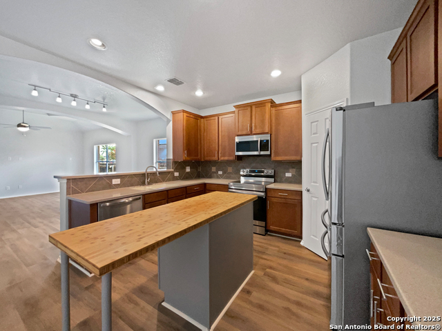 Listing photo id 13 for 8102 Grissom