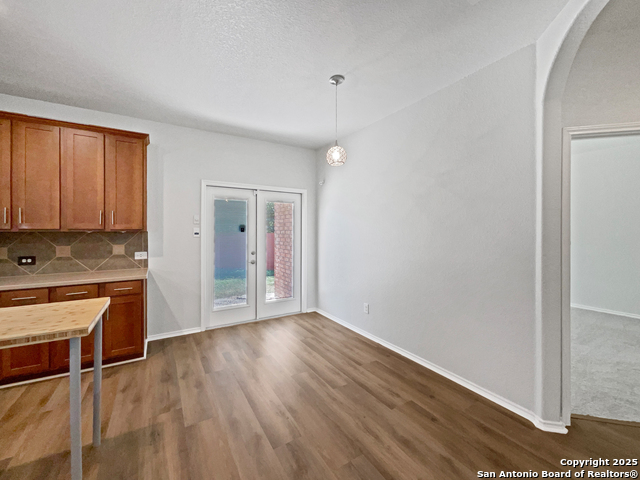 Listing photo id 14 for 8102 Grissom