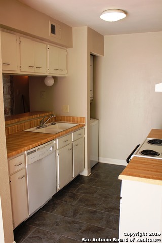 Listing photo id 11 for 3843 Barrington St 219e