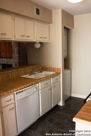 Listing photo id 13 for 3843 Barrington St 219e