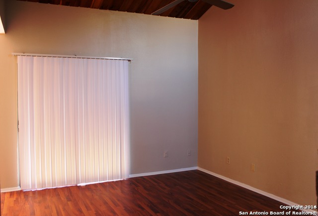 Listing photo id 5 for 3843 Barrington St 219e