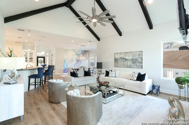 Listing photo id 12 for 2078 Connie Dr
