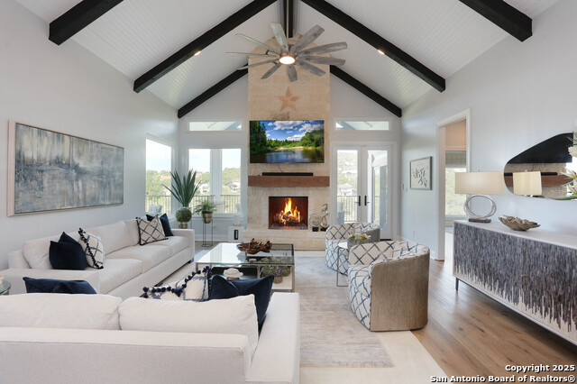 Listing photo id 13 for 2078 Connie Dr