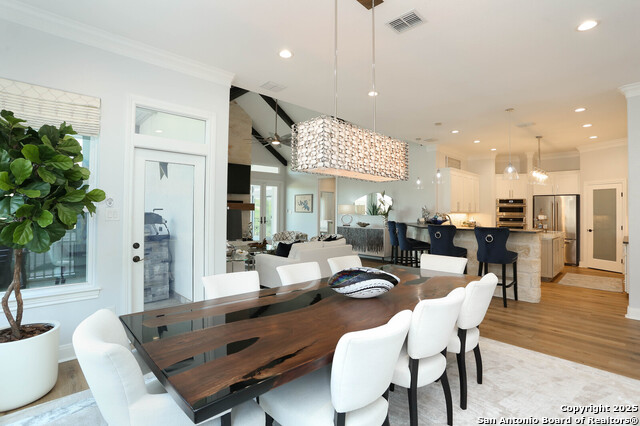 Listing photo id 14 for 2078 Connie Dr