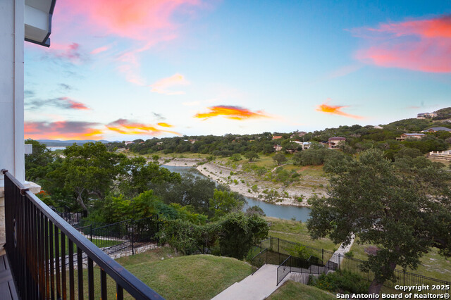 Listing photo id 0 for 2078 Connie Dr