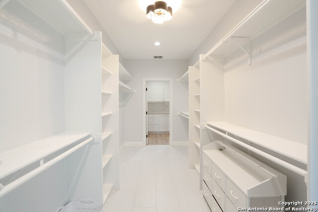 Listing photo id 19 for 2078 Connie Dr
