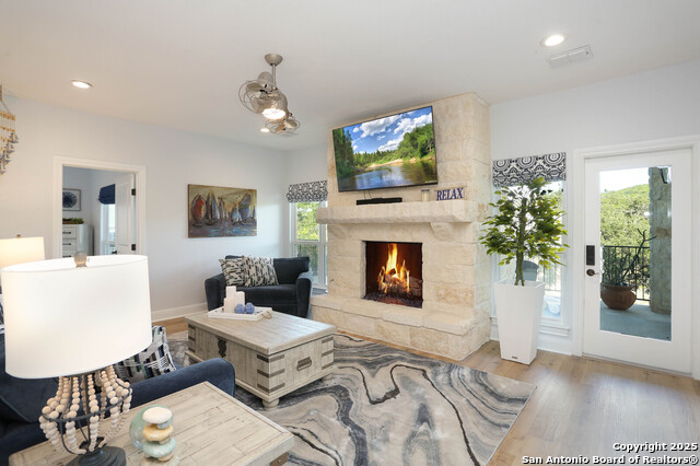Listing photo id 20 for 2078 Connie Dr