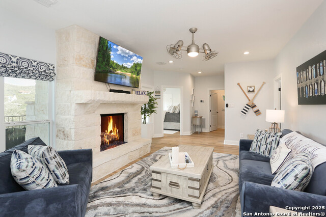 Listing photo id 21 for 2078 Connie Dr