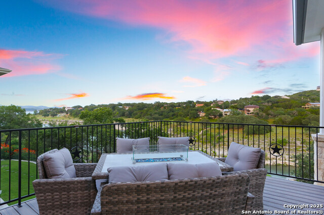 Listing photo id 1 for 2078 Connie Dr