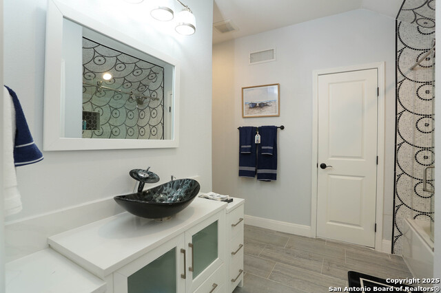 Listing photo id 28 for 2078 Connie Dr
